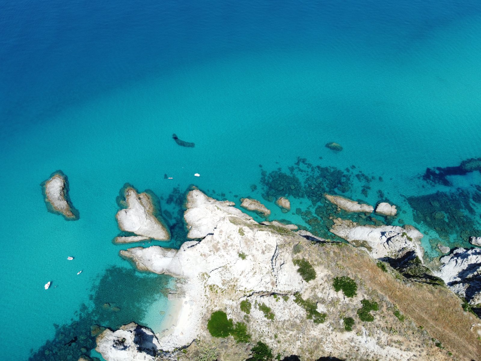 Capo Vaticano, la scogliera di Praia i Focu