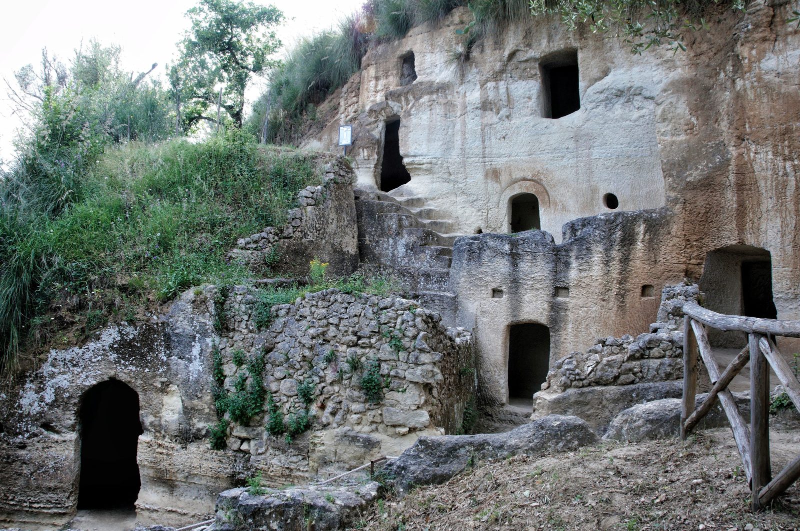 Zungri, l’insediamento rupestre
